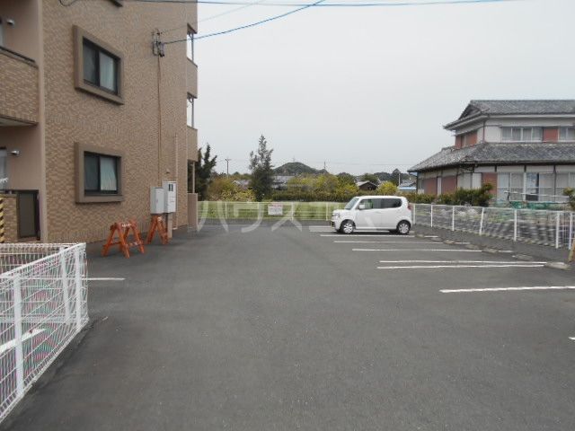 【周智郡森町中川のマンションの駐車場】