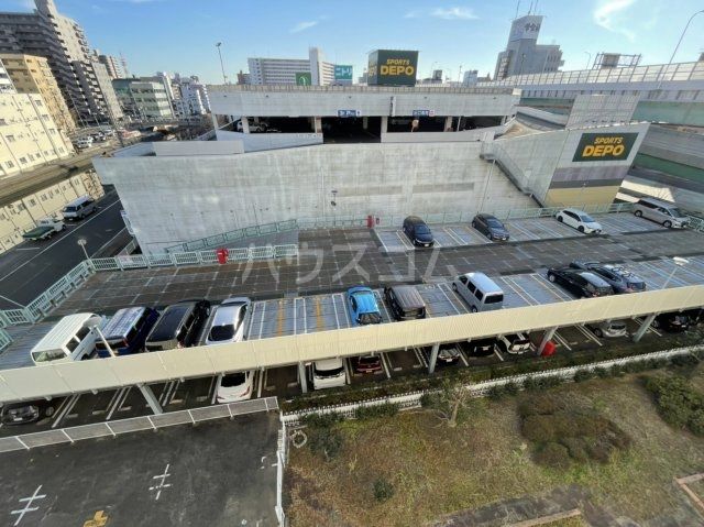 【名古屋市中川区山王のマンションの駐車場】