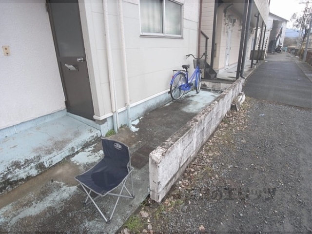 【京都市左京区岩倉三宅町のアパートの駐車場】