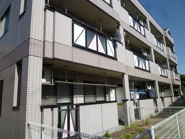 狭山市入間川のマンションの建物外観