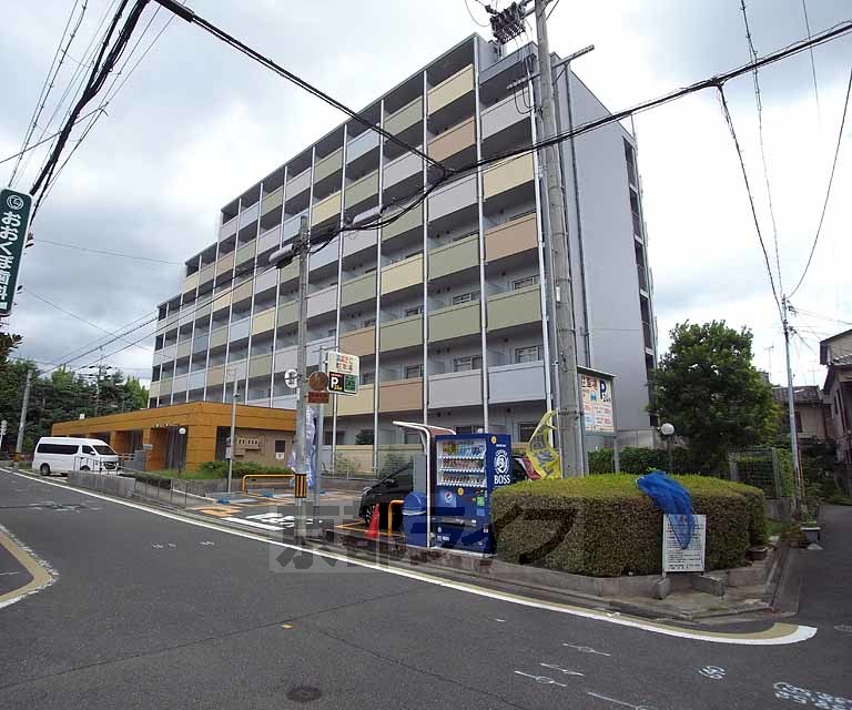 京都市左京区田中大堰町のマンションの建物外観