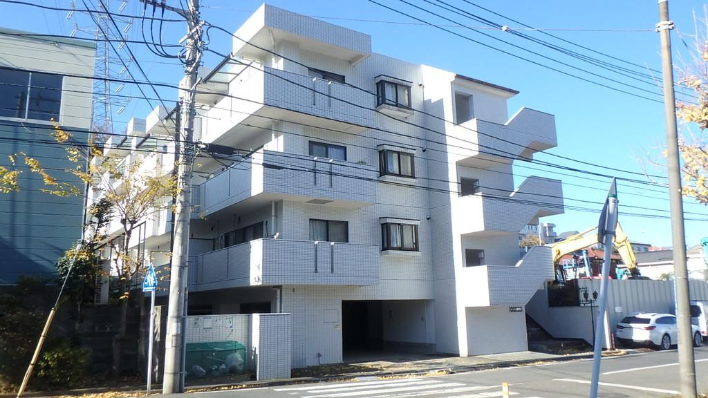 ＬＡＺ　ＫＯＮＡＮＤＡＩの建物外観