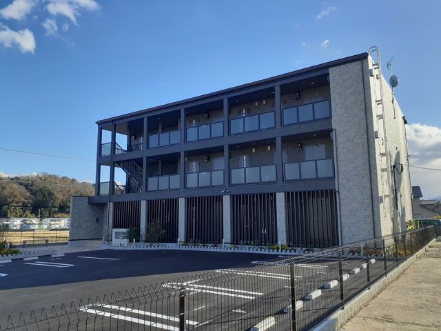 【北葛城郡王寺町畠田のアパートの建物外観】