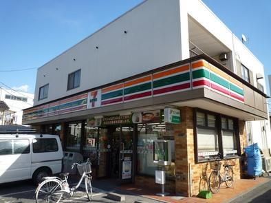 コンビニ　セブンイレブン（コンビニ）まで520m