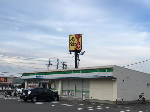 コンビニ　ファミリーマート和歌山湊店（コンビニ）まで576m