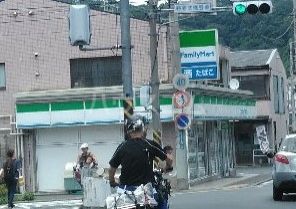 コンビニ　ファミリーマート 西生田店（コンビニ）まで507m