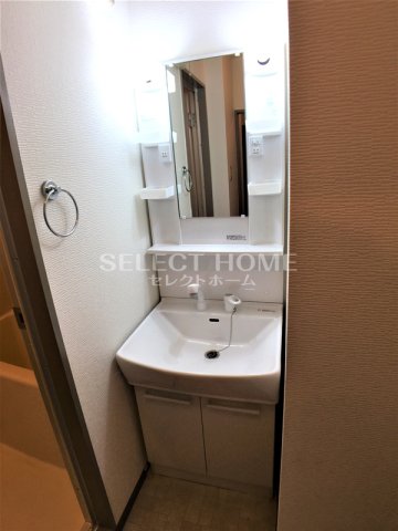 洗面設備　使いやすい独立洗面台です