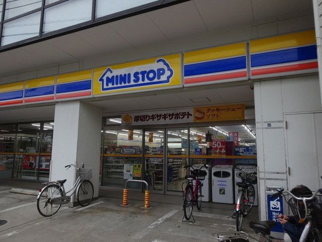 コンビニ　ミニストップ大船ファンタス店（コンビニ）まで552m