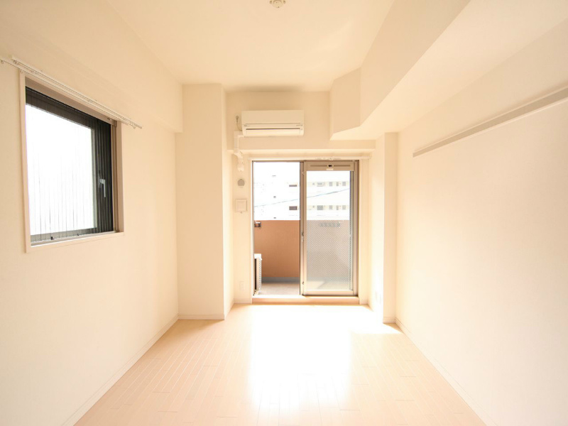 バルコニー　洋室6.8帖　クローゼット付（収納充実してます）