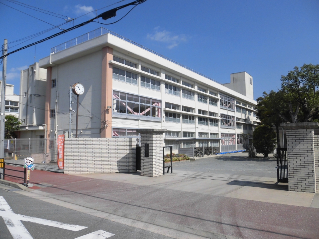 小学校　福岡市立板付小学校（小学校）まで328m
