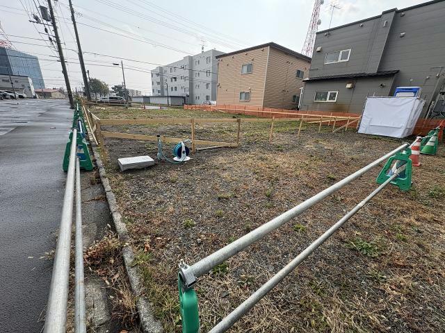 建物外観　建築中