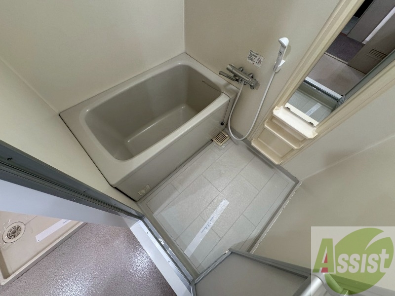 バス・シャワールーム　ユニットバスです。疲れを癒すのに欠かせませんね！