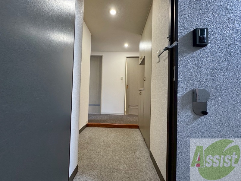 玄関　玄関の様子です。明るい印象ですね。気分もあがりそう。