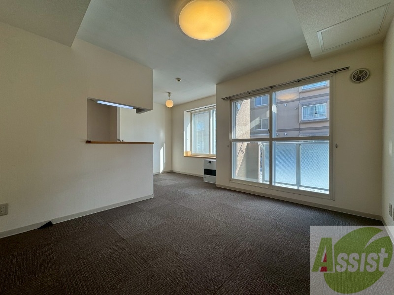 居室・リビング　広くてキレイなお部屋が広がっていて、充実した生活が送れそう。