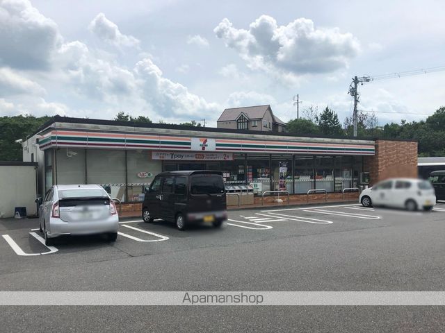 コンビニ　セブンイレブン（コンビニ）まで746m