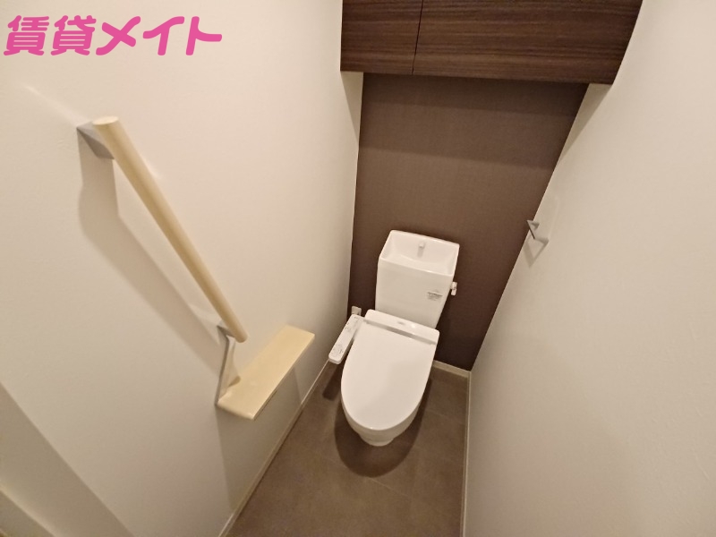 トイレ　同型参考写真