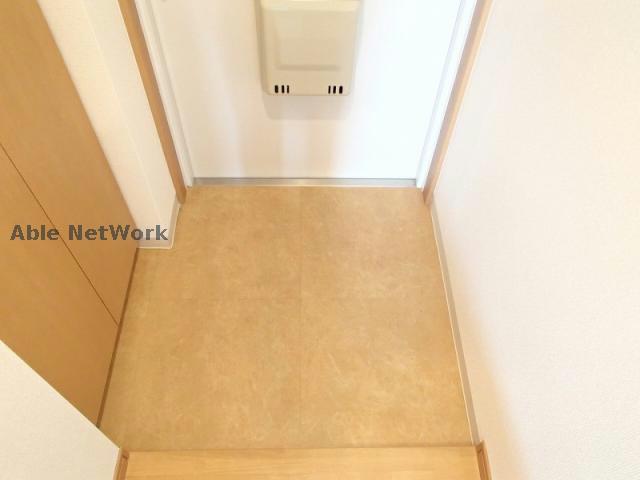 玄関　※同物件別部屋の写真です。