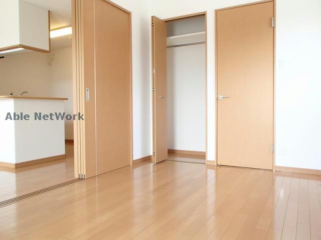 収納　※同物件別部屋の写真です。