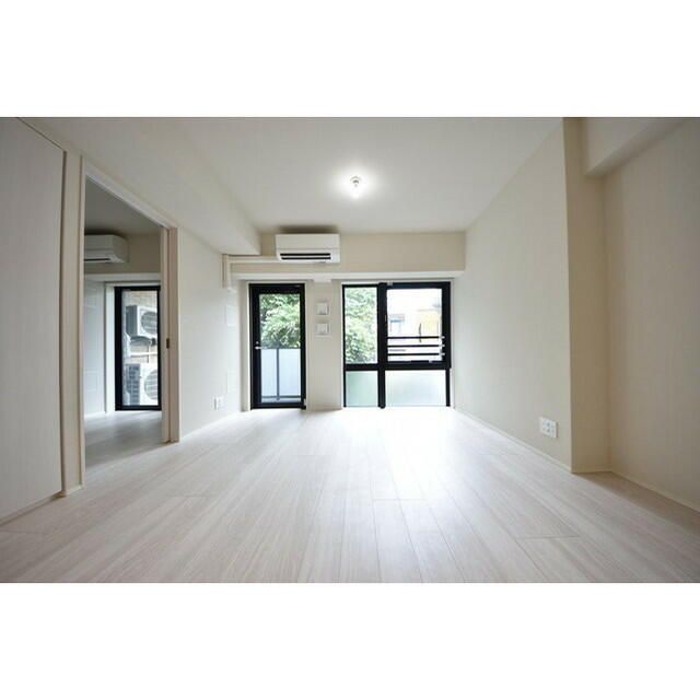居室・リビング　※別部屋の参考写真です。