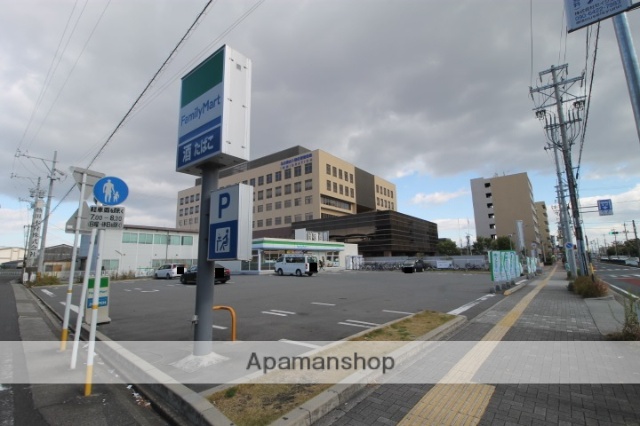 コンビニ　ファミリーマート（コンビニ）まで931m