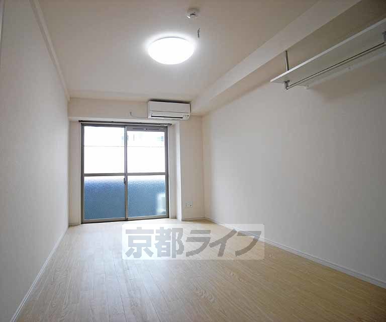 居室・リビング　広い室内です。