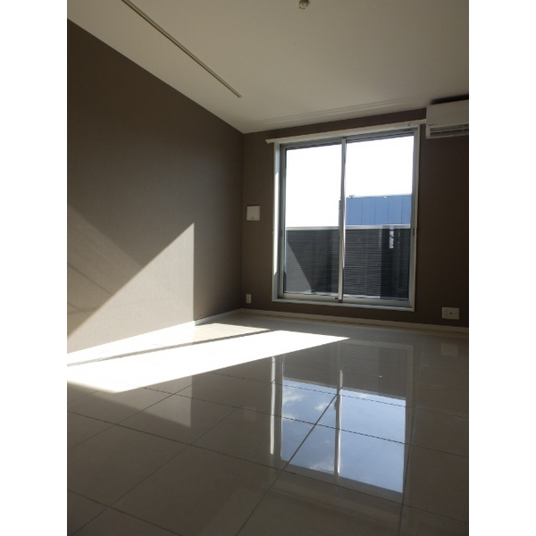 居室・リビング　同物件別部屋参考写真