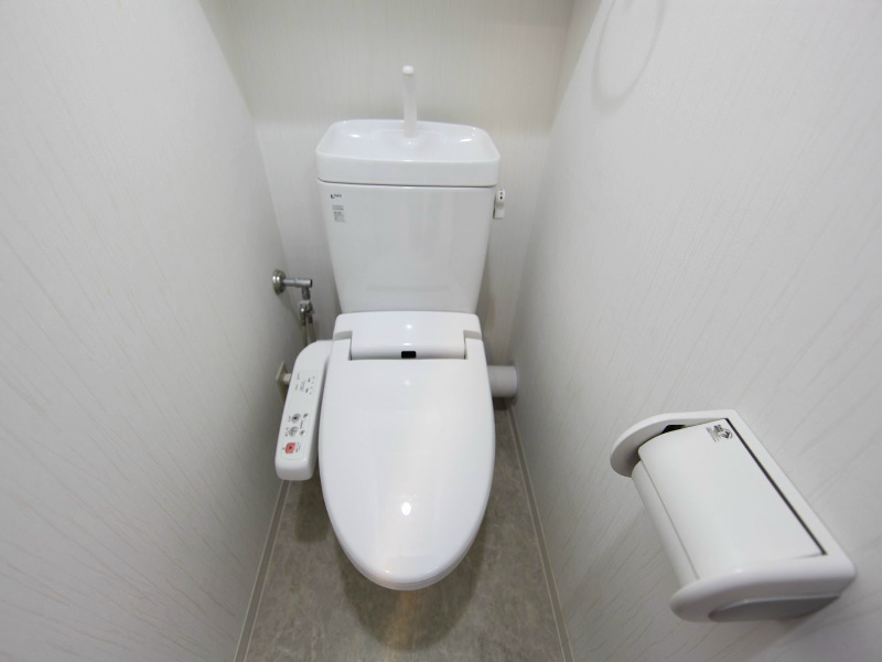 トイレ　温水洗浄暖房便座付トイレ