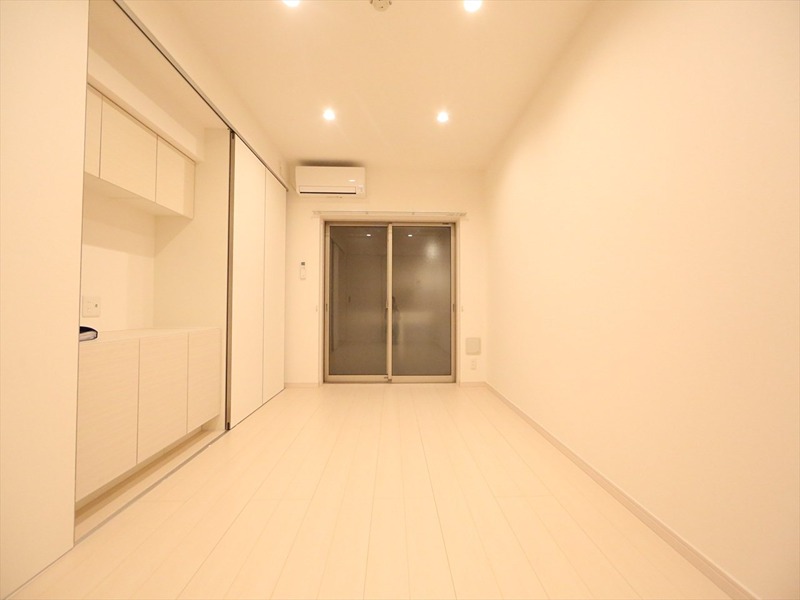 バルコニー　洋室7.7帖　エアコン完備　南面バルコニー