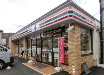 コンビニ　セブンイレブン 横浜伊勢町3丁目店（コンビニ）まで263m