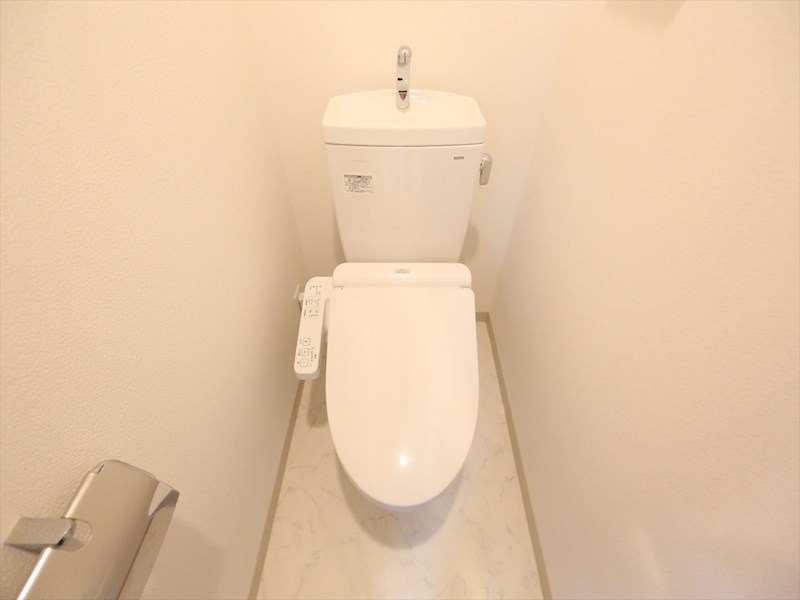 トイレ　温水洗浄暖房便座付トイレ