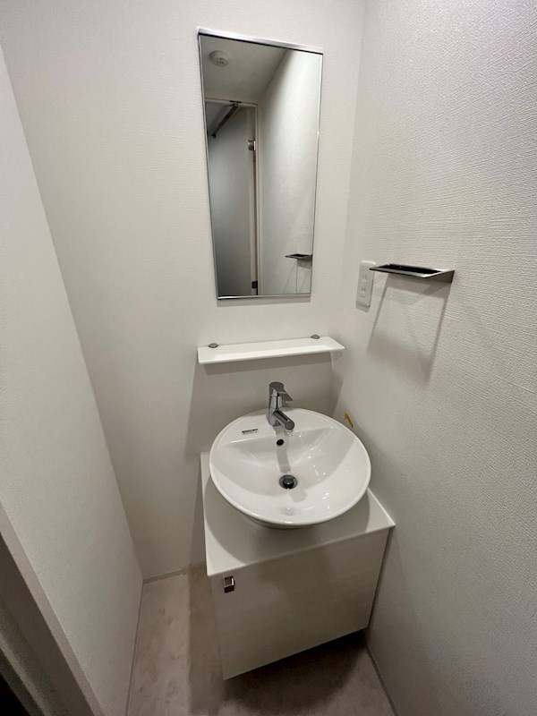 洗面設備　独立洗面台です