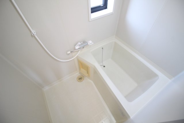 バス・シャワールーム　コンパクトで使いやすいお風呂です