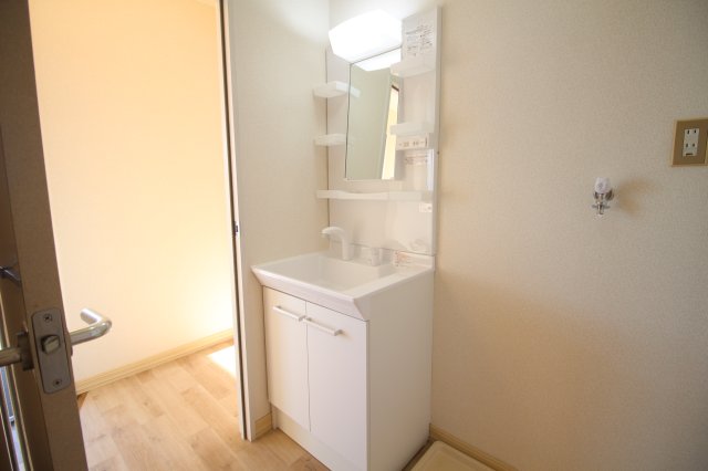 洗面設備　使いやすい独立洗面台です