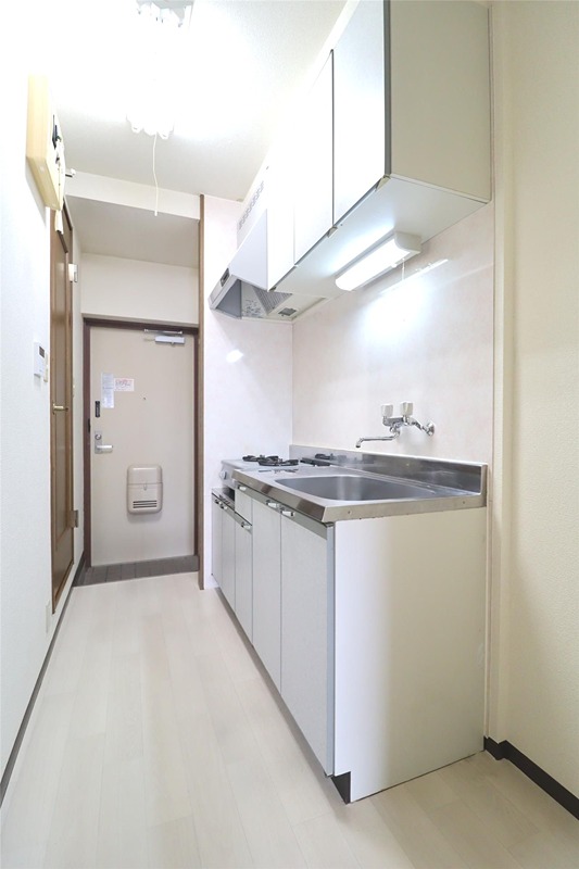 キッチン　※掲載写真は、同タイプの別部屋写真です。