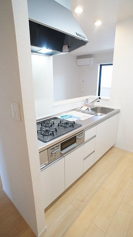 キッチン　コンパクトなキッチンで掃除もラクラク