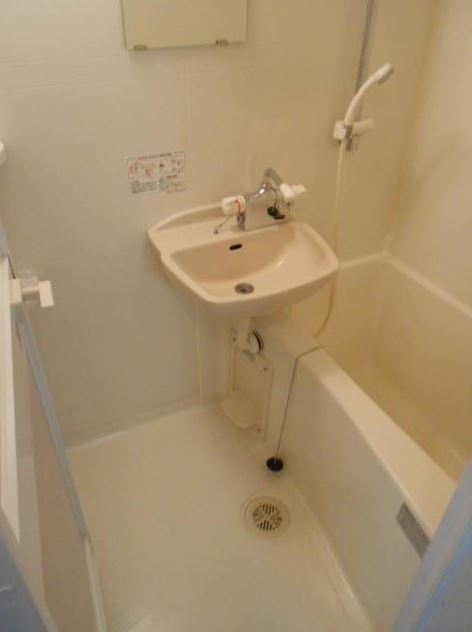 バス・シャワールーム　洗面台付バスルーム