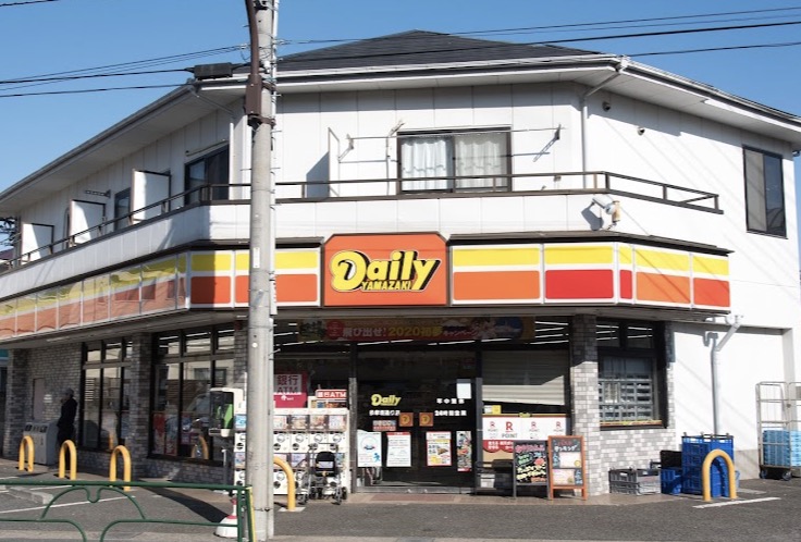 コンビニ　デイリーヤマザキ多摩堤通り店（コンビニ）まで590m