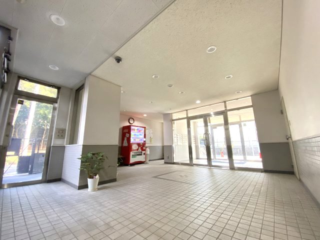 エントランス　1階には開放的なエントランスあり★