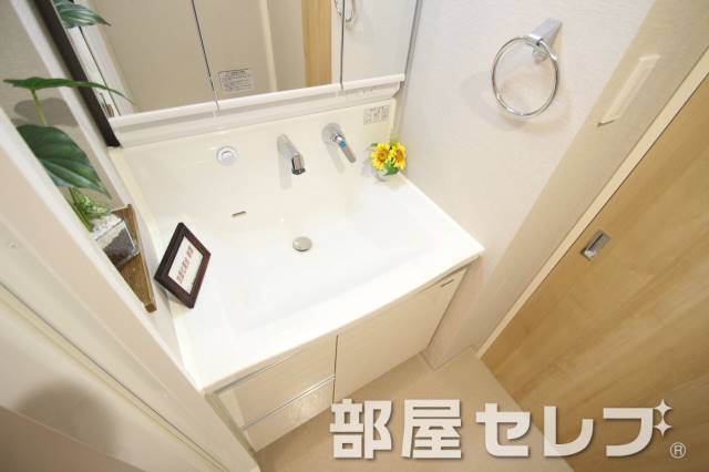 洗面設備　洗髪洗面化粧台。リフォーム前