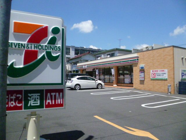 コンビニ　セブンイレブン（コンビニ）まで179m