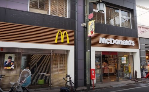 飲食店　マクドナルド 梅ヶ丘駅前店（飲食店）まで801m