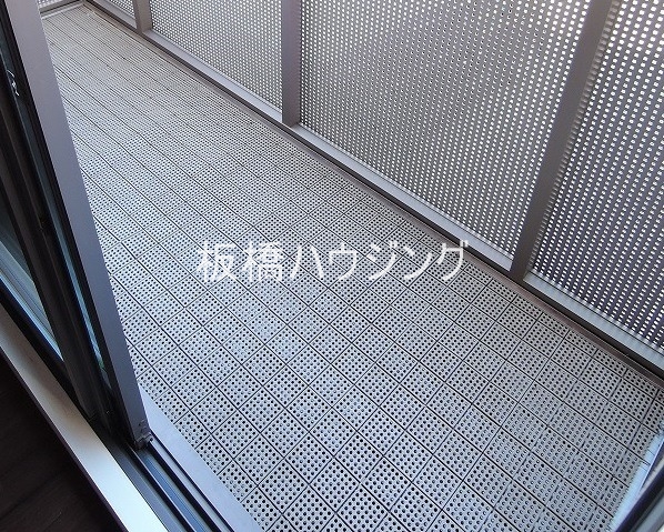 バルコニー　同マンション別部屋
