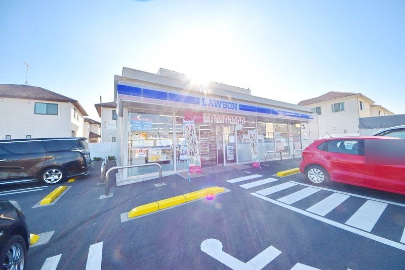 コンビニ　ローソン越谷レイクタウン七丁目店（コンビニ）まで740m