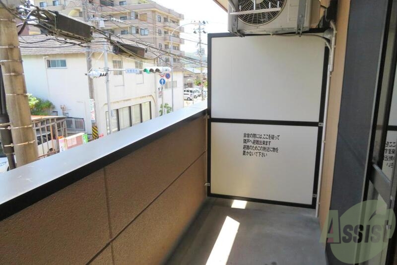 バルコニー　バルコニーも陽当たり良好でお洗濯がはかどりそうですね