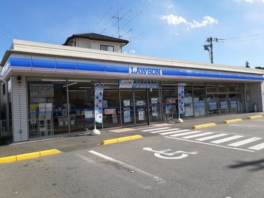 コンビニ　ローソン韮崎中央公園前店（コンビニ）まで550m