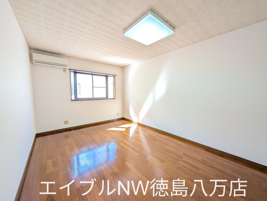 ＪＲ牟岐線 阿波富田駅 徒歩10分 3階建 築33年の居間写真