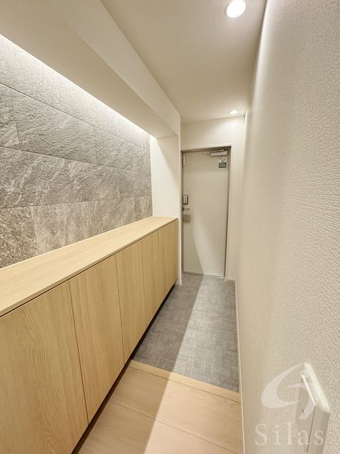 地下鉄四つ橋線 岸里駅 徒歩8分 3階建 築2年の玄関写真