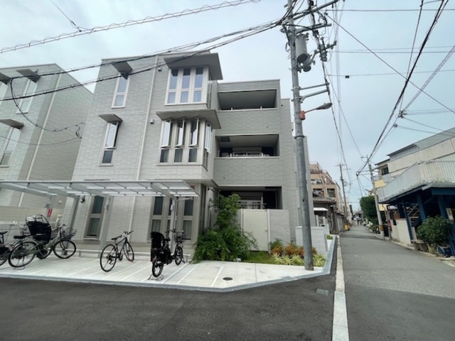 地下鉄四つ橋線 岸里駅 徒歩8分 3階建 築2年の外観写真