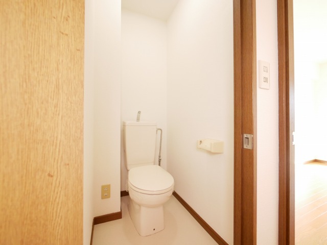 西鉄天神大牟田線 高宮駅 徒歩7分 4階建 築28年のトイレ写真