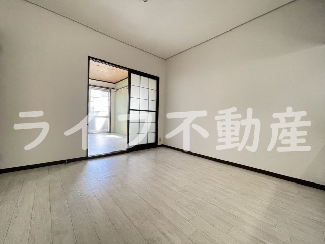 アイケイハイツ高井田B棟の居間写真